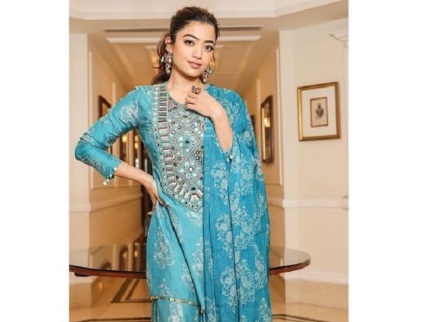 दिवाली के दिन रखना चाहते हैं ट्रेडिशनल लुक्स,  Rashmika Mandanna की ये ड्रेस कर सकते हैं ट्राई