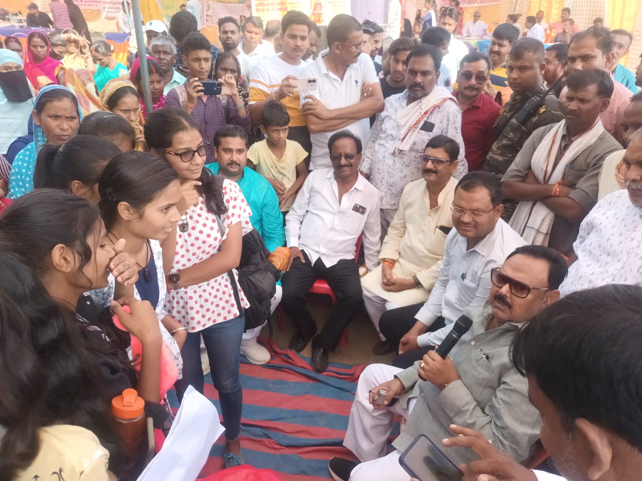 आपकी योजना आपकी सरकार कार्यक्रम के आयोजन से गरीबों को आसानी से मिलता है योजनाओं का लाभ: विधायक कमलेश कुमार