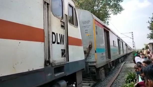  बड़ी खबर : ट्रेन ड्राइवर ने लगाई इमरजेंसी ब्रेक , दुर्घटनाग्रस्त होने से बची सप्तक्रांति एक्स्प्रेस