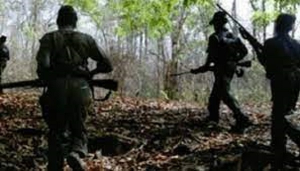 लातेहार : चंदवा के माल्हन में रेलवे प्रोजेक्ट साइट पर माओवादियों ने की गोलीबारी, तीन कर्मी घायल