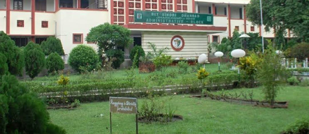 राजस्व कर्मचारियों की हड़ताल से बीआईटी सिंदरी के फर्स्ट सेमेस्टर के बच्चों पर मडराया खतरा,जानिए क्यों परेशानी में हैं छात्र 