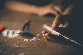 दुमका: नशे की लथ में अपराध की ओर बढ़ रहे यहां के युवा, जानिए टीनएजर्स को इस चंगुल से बचाने के लिए प्राशासन कितनी तैयार