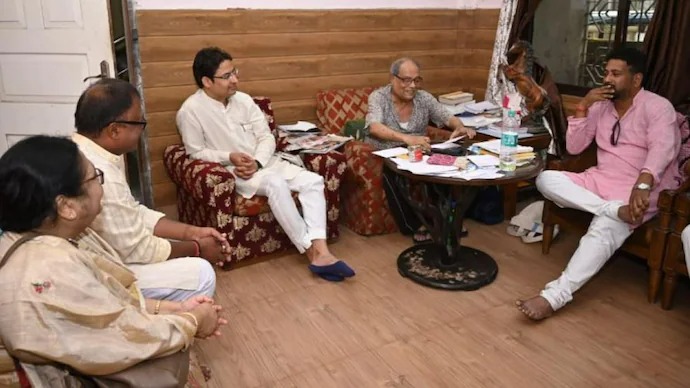 बीजेपी विधायक के वाम नेता से मुलाकात पर उठे सवाल, तृणमूल ने बीजेपी पर सरकार को अस्थिर करने का लगाया आरोप