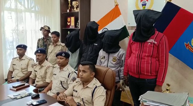 अवैध हथियार के खरीद-बिक्री मामले में चार गिरफ्तार, दो देशी पिस्टल और तीन जिन्दा कारतूस बरामद