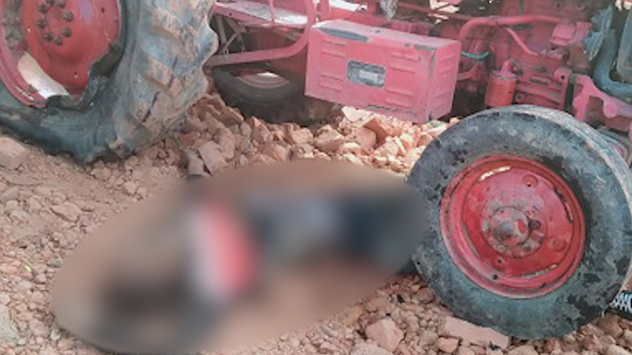 पलामू : ट्रैक्टर और बाइक की जबरदस्त टक्कर में एक बाइक सवार की मौत, दो गंभीर रूप से घायल