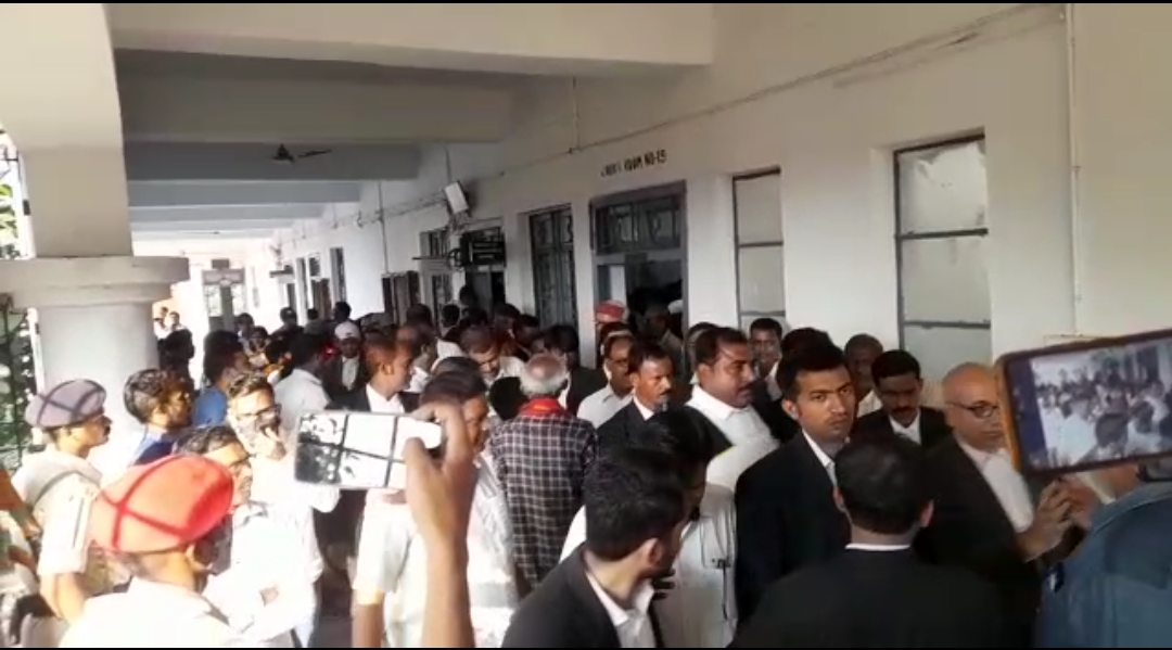 जब मुजफ्फरपुर कोर्ट में रिवॉल्वर लेकर घुसे अधिवक्ता, जानिए फिर क्या हुआ