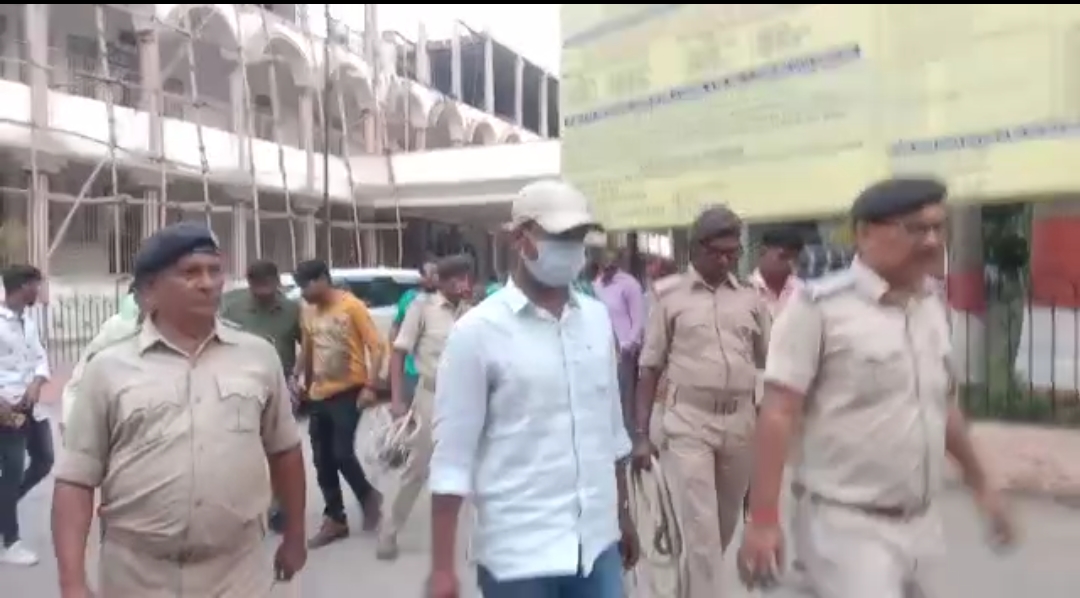 भागलपुर : पीएससी चिकित्सा पदाधिकारी को शराब पार्टी करते हुए उत्पाद विभाग ने किया गिरफ्तार, भेजा जेल