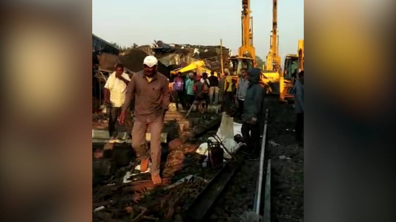 धनबाद : गुरपा स्टेशन के पास मालवा हटाने में हुई दुर्घटना, एक की मौत, दूसरा घायल 