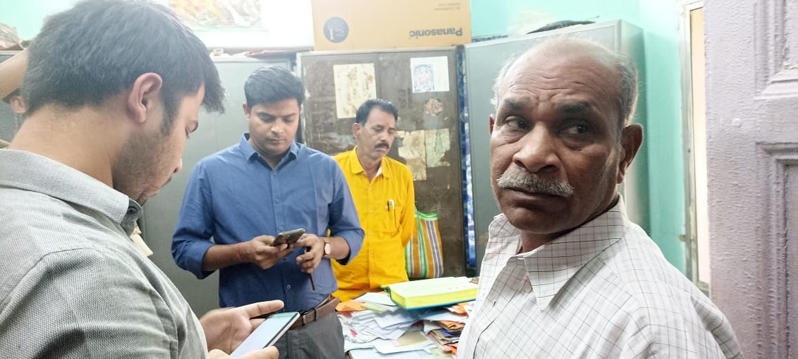 भागलपुर : सदर अस्पताल में प्रमाण पत्र के बदले घूस लेते पकड़े गए दो कर्मी,डीडीसी को मिली थी गुप्त सूचना