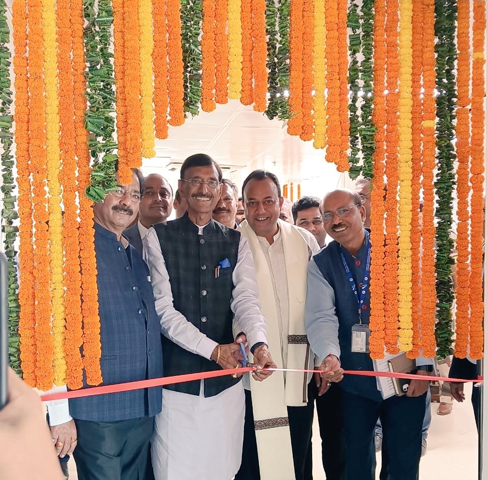 रांची एयरपोर्ट पर 14 करोड़ की लागत से दो नए एयरोब्रिज का सांसद ने किया लोकार्पण 