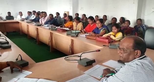 दुमका : बीडीओ राजेश कुमार सिन्हा ने बीएलओ के साथ की समीक्षा बैठक, दिये कई निर्देश