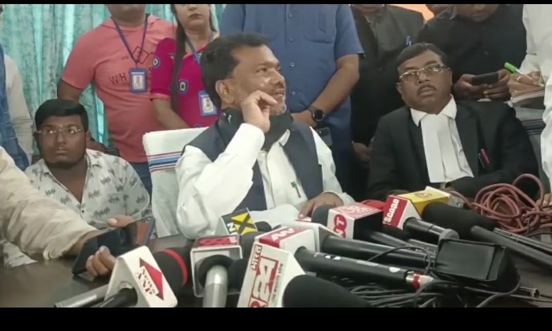 कांग्रेस विधायकों के ठिकानों पर इनकम टैक्स रेड को ले शिक्षा मंत्री ने धनबाद में क्या कहा, आप भी जानिए 