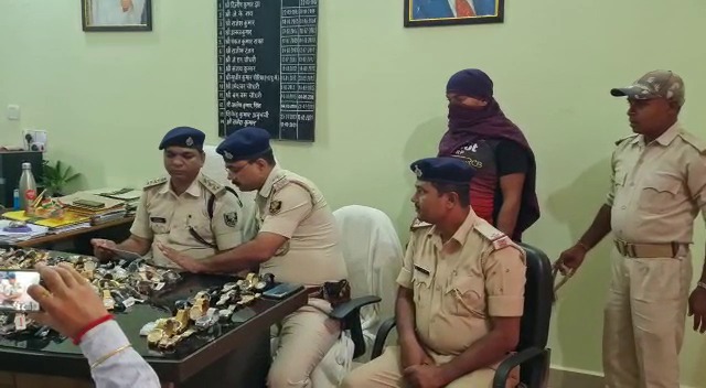 मध्यप्रदेश से घड़ी चोरी कर बिहार में बेचता था शटर कटवा गिरोह, लाखों की घड़ी के साथ एक गिरफ्तार 