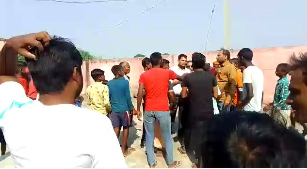 बिहार : प्रधानाध्यापक और शिक्षिका के बीच कुर्सी फेंककर मारपीट, जानिए पूरा मामला