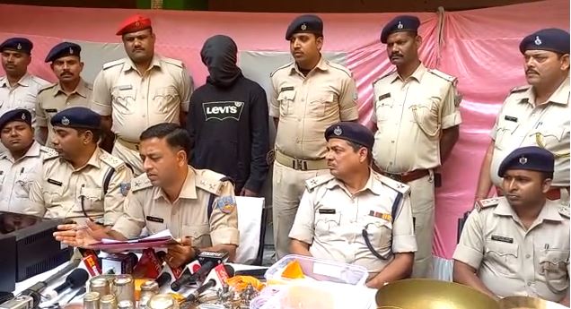 रांची पुलिस ने बड़े आभूषण चोर को किया गिरफ्तार, दर्जनों हीरे और सोने के आभूषण बरामद