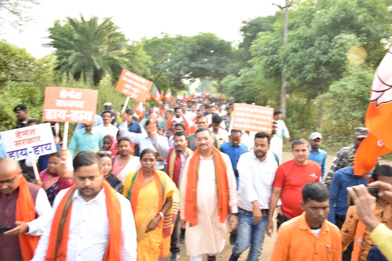 रांची : भाजपा को ना निकलते बन रहा है और ना ही उगलते, जानिए क्यों उधेड़बुन में है भाजपा