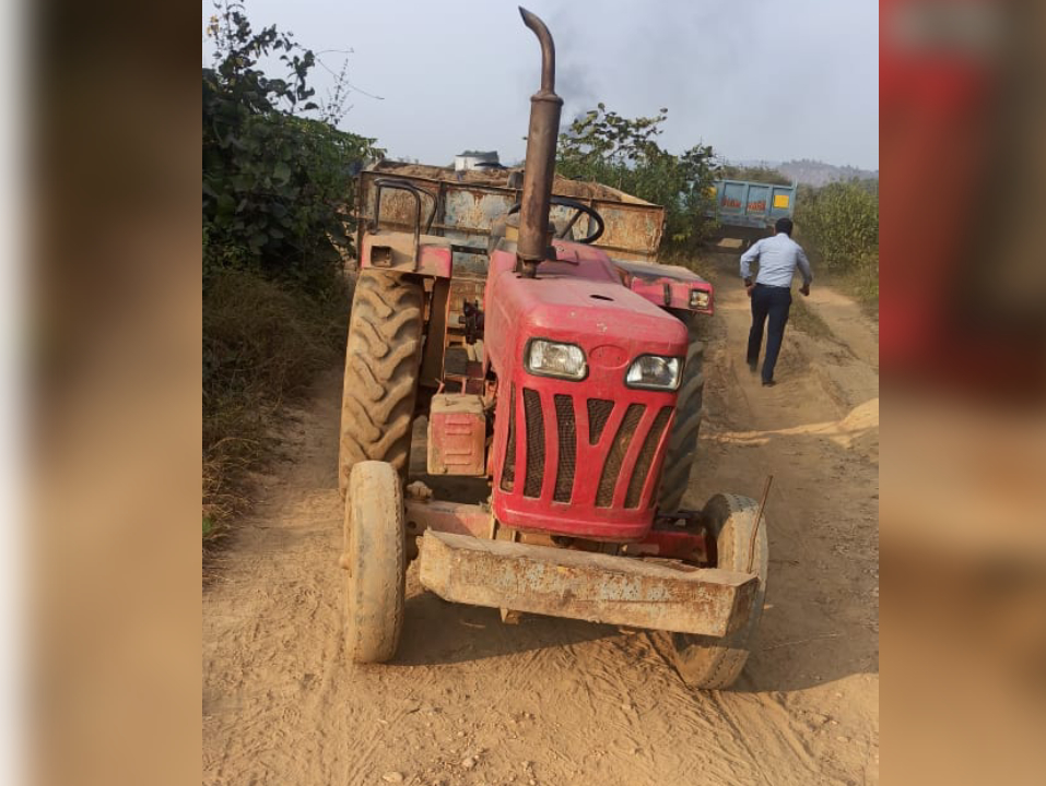 अवैध खनन के विरुद्ध जिला प्रशासन द्वारा की गई कार्रवाई, 4 ट्रैक्टर जब्त