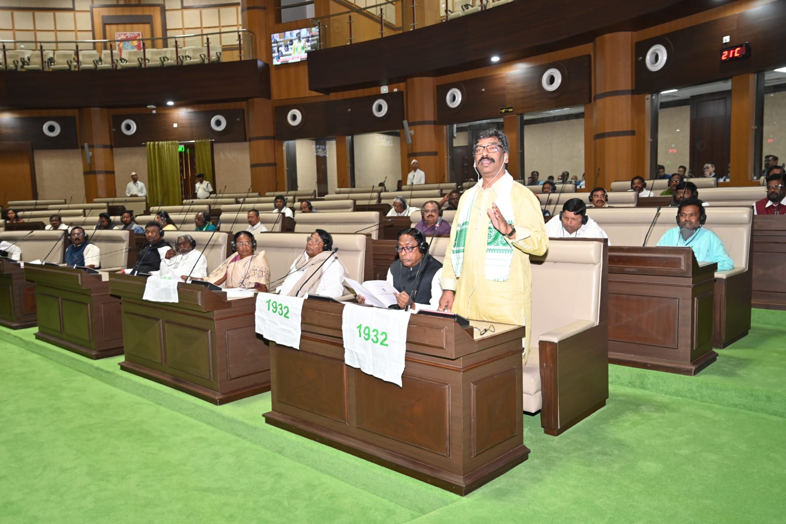 विधानसभा का विशेष सत्र : 1932 आधारित स्थानीय नीति और आरक्षण संशोधन विधेयक सदन में पास, सदन अनिश्चितकाल के लिए स्थगित