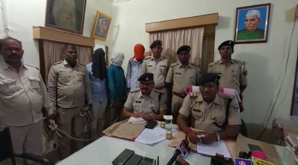 बांका : राहगीरों को लूटने वाले गिरोह का मुख्य सरगना गिरफ्तार, हथियार और लूट का सामान बरामद  