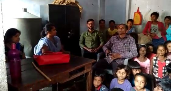 भागलपुर : स्कूल शिफ्ट से ग्रामीण हुए आक्रोशित, शिक्षकों को बनाया बंदी