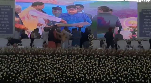 बिहार : नितिन गडकरी ने बिहार और झारखंड को जोड़ने वाले पुल का किया शिलान्यास, पढ़िए