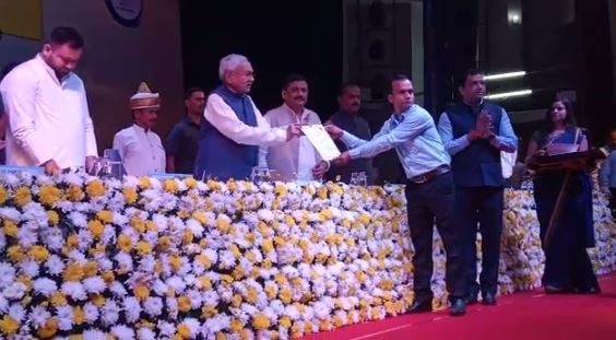 CM नीतीश कुमार ने पटना में बांटा नियुक्ति पत्र, डिप्टी सीएम तेजस्वी भी रहें मौजूद