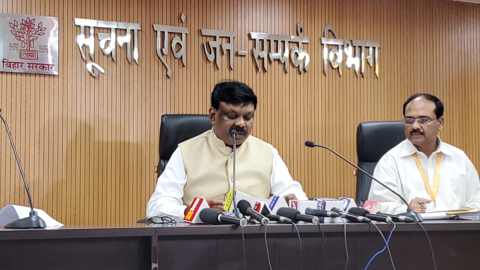 नीतीश कैबिनेट की बैठक में 13 एजेंडों पर लगी मुहर,जाति जनगणना की समय सीमा बढ़ी 