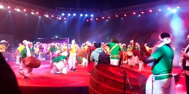 संवाद 2022: 501 नगाड़ों के थाप से गूंजा गोपाल मैदान, कार्यक्रम में 200 जनजाति के लोगों ने लिया हिस्सा