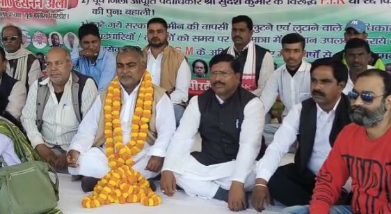 रांची डीसी राहुल सिन्हा के खिलाफ कांग्रेस नेता उपेंद्र सिंह ने शुरू किया अनिश्चितकालीन अनशन, डीसी पर लगाए कई गंभीर आरोप