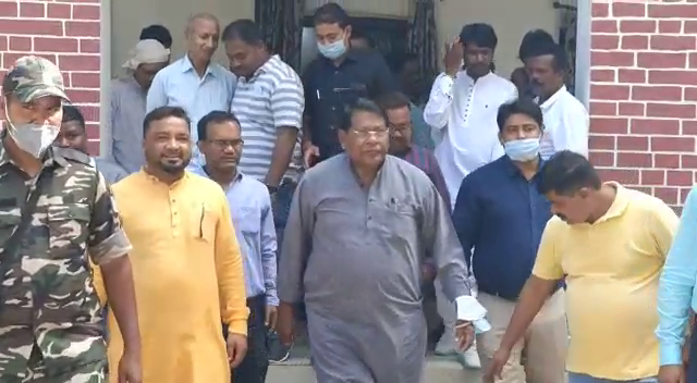 गुमला जिला के दौरे पर  मंत्री डॉ रामेश्वर उरांव, कहा, धीमे विकास के लिए केंद्र जिम्मेदार