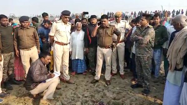 सीतामढ़ी : सनकी शख्स ने अपने दो मासूम बच्चों को उतारा मौत के घाट, पत्नी पर भी किया हमला