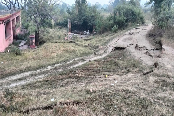 धनबाद में लगातार दूसरे दिन भू-धसान, पहाड़ी गोड़ा स्थित शिव मंदिर एक फीट नीचे धंसा