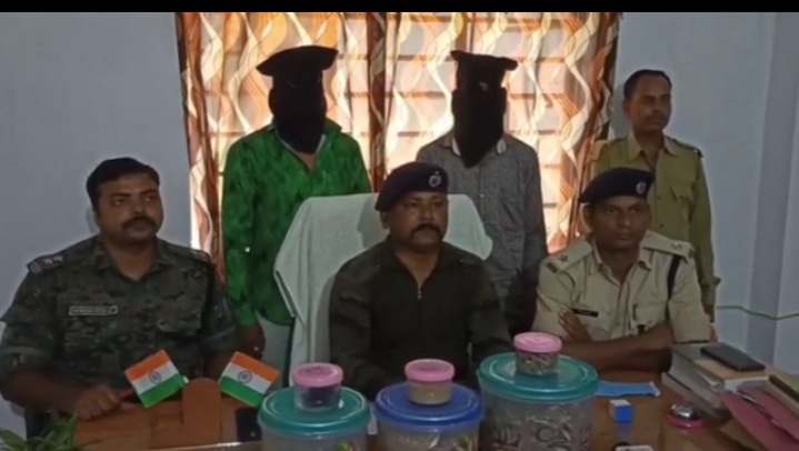 एक किलो अफीम के साथ दो तस्कर गिरफ्तार