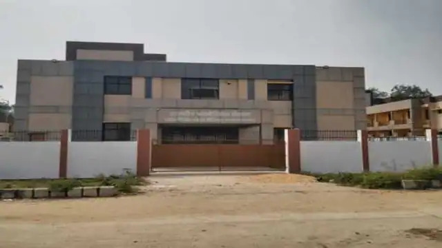 32 करोड़ का हॉस्टल बनकर है तैयार फिर भी भाड़े के घरों में रहने को मजबूर छात्र, जानिए क्या है पूरा मामला 