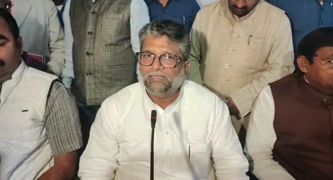 आरजेडी प्रदेश कार्यालय में लगा जनता दरबार, मंत्री आलोक मेहता के साथ मो. इसराईल मंसूरी ने लोगों की सुनी फरियाद