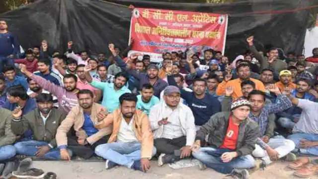 धनबाद : फिर धरना पर बैठे बेरोजगार, बीसीसीएल से क्या है उनकी मांग जानिए 