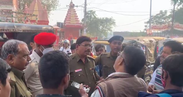 सीतामढ़ी : बच्चों को पैंथर पुलिस ने रोका तो भड़क गए अभिभावक, सिखाने लगे कानून की परिभाषा