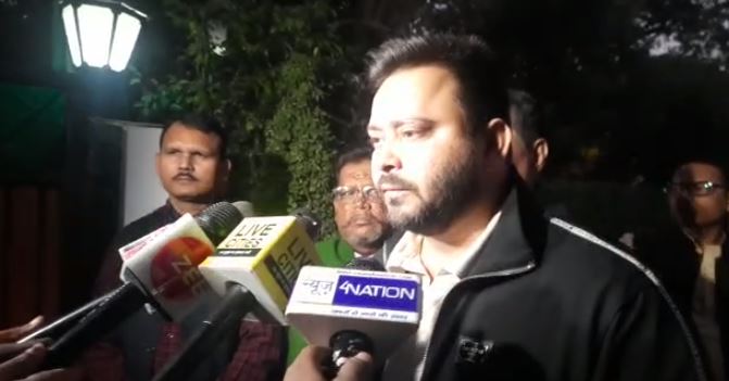 लालू यादव हुए सिंगापूर रवाना, कई नेताओं ने उनसे की मुलाकात, तेजस्वी यादव ने जगदानंद सिंह की नाराजगी पर दी सफाई   