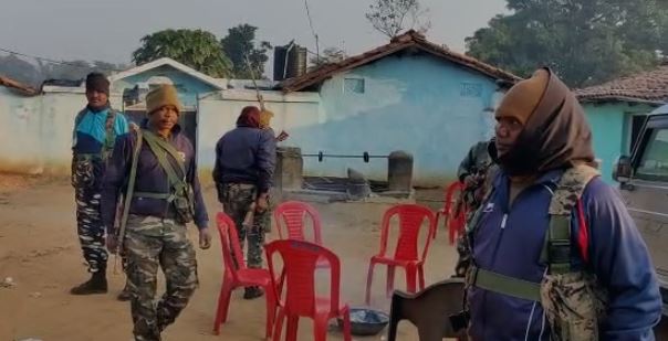 बिना वारंट देर रात घर में तलाशी लेने पहुंची पुलिस, पुलिस के धक्के से आरोपी के पिता की मौत !