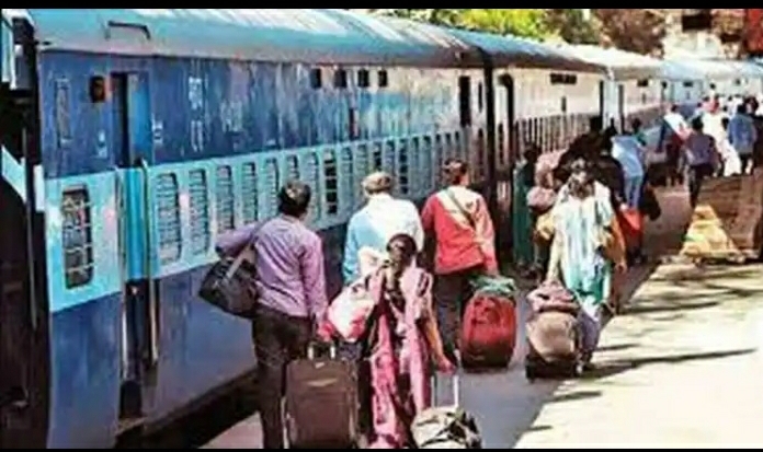 ट्रेन से फिसला कारोबारी और  हो गया 21 लाख 45 हजार रूपये  जब्त, जानिए क्या है माजरा 