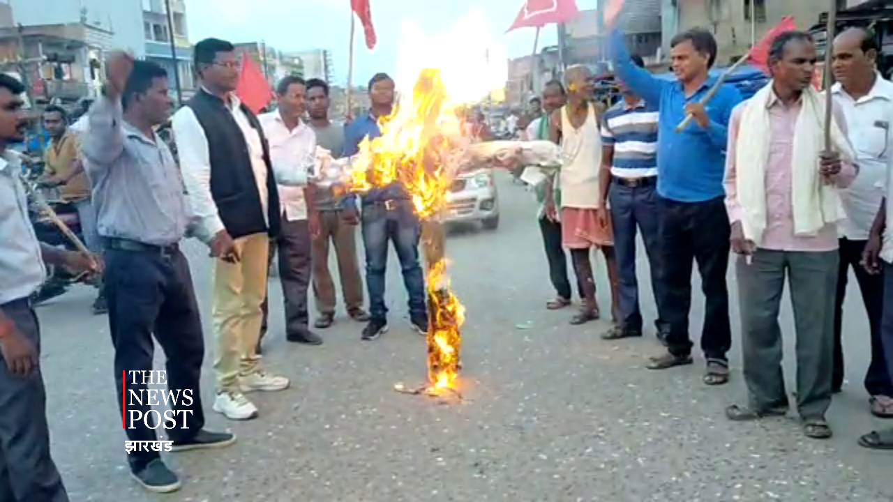 अखिल किसान महासभा और माले ने किया प्रधानमंत्री का पुतला दहन