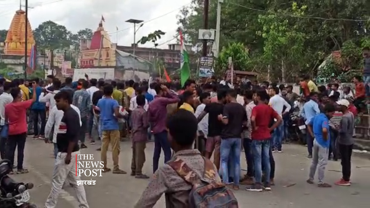 सड़क जाम कर बोले परिजन, हमारे लाल को दो शहीद का दर्जा