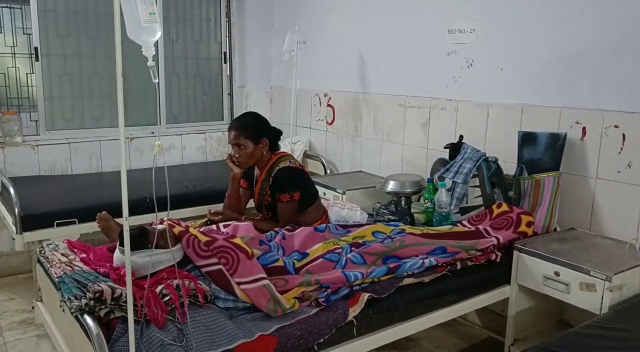 मंत्री रामेश्वर उरांव के जिला में चरमराई स्वास्थ्य व्यवस्था, सबसे बड़े अस्पताल में चिकित्सकों की घोर कमी से मरीज परेशान