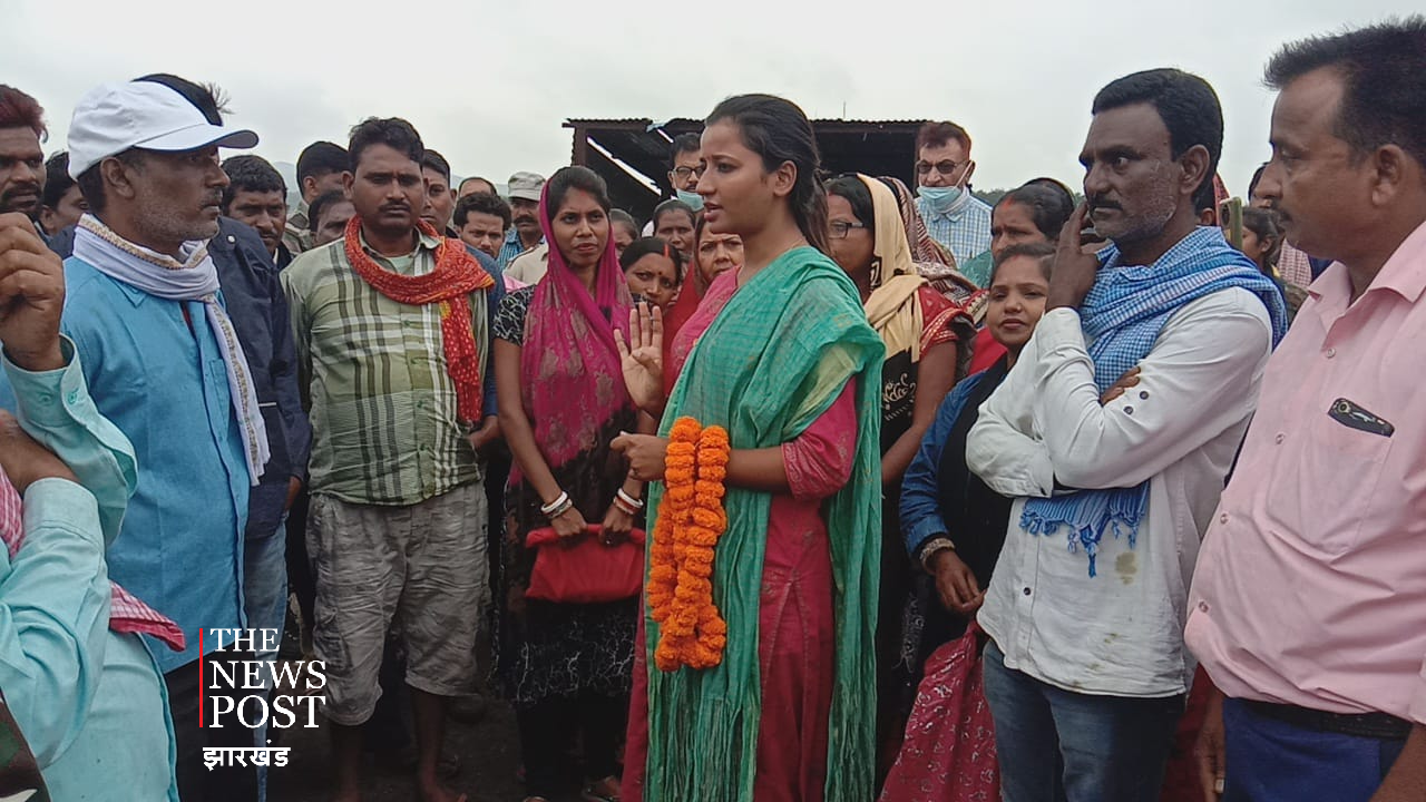 ग्रामीणों से अंबा प्रसाद का वादा, जल्द मिलेगा 35 साल का मुआवजा