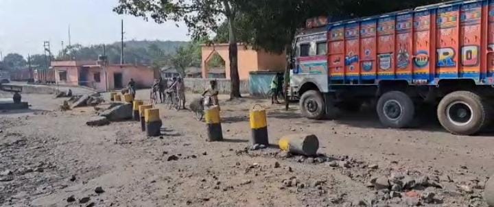 ईसीएल के एसपी माइंस चितरा कोलियरी में ट्रांसपोर्टिंग बंद होने से सरकार को हो रही लाखों रुपए राजस्व की हानि, जानिए हड़ताल पर क्यों हैं ट्रांसपोर्टर 