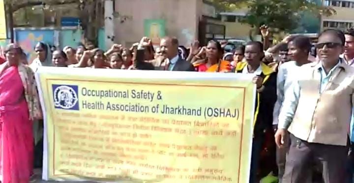 मजदूरों की सेहत को लेकर ओकोपेसनल सेफ्टी हेल्थ एसोसिएशन ने किया प्रदर्शन, मुख्यमंत्री को पत्र लिख की मजदूर नीति में परिवर्तन की मांग 