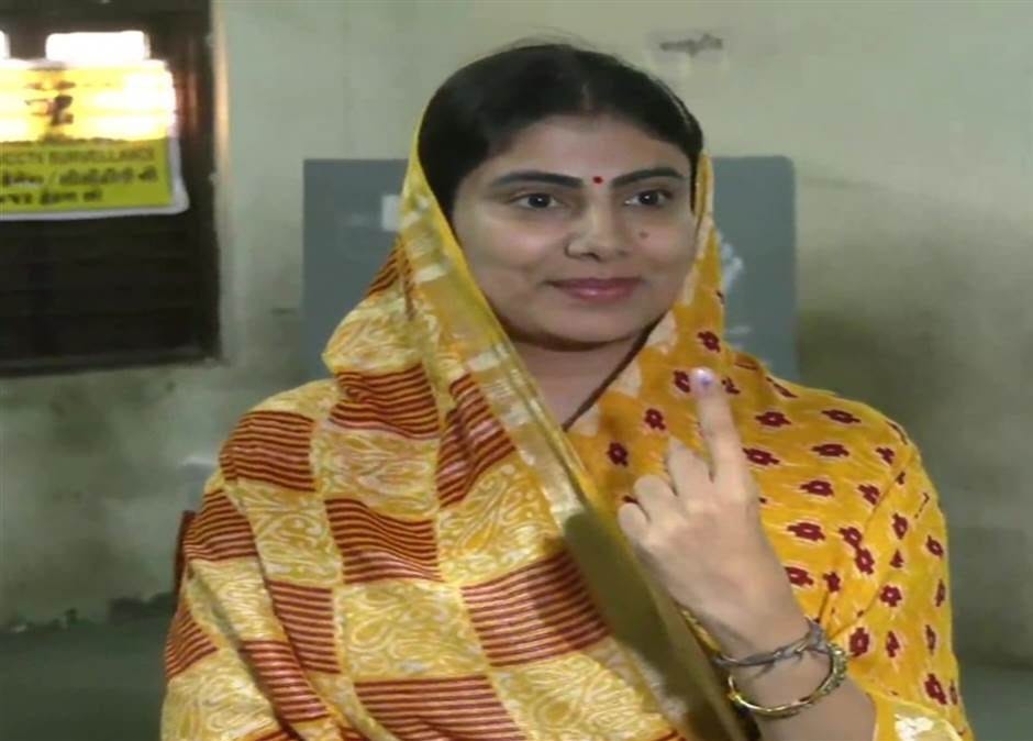 गुजरात में आज 788 उम्मीदवारों के भाग्य का फैसला, मतदान जारी