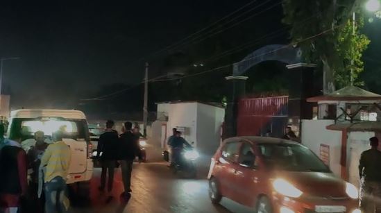 BIG BREAKING : दुमका केंद्रीय कारा में तीन अपराधियों ने चलाई गोली, बाल-बाल बचे संतरी, अपराधी भागने में सफल