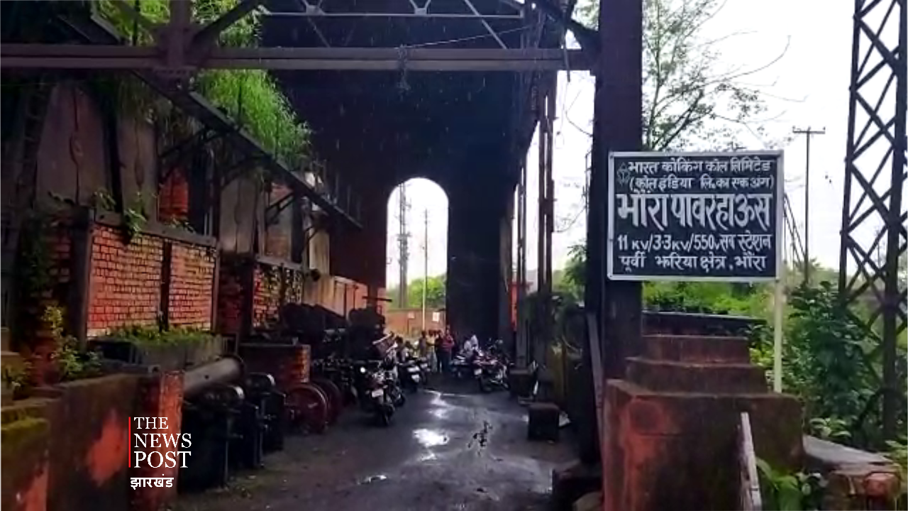 बीसीसीएल के दो कर्मियों को बंधक बना कर गोदाम से लाखों के सामान की लूट