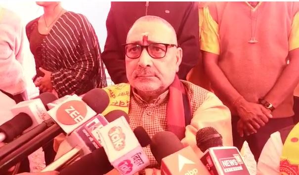 गिरिराज सिंह ने एक बार फिर बदरुद्दीन अजमल और राहुल गांधी पर बोला हमला, कहा -पहले सनातन धर्म को समझें 
